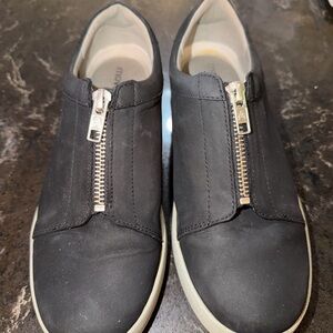 Move On Black Leather Zip Slip-On Sneakers Women’s 7.5 Casual Comfort Minimalist